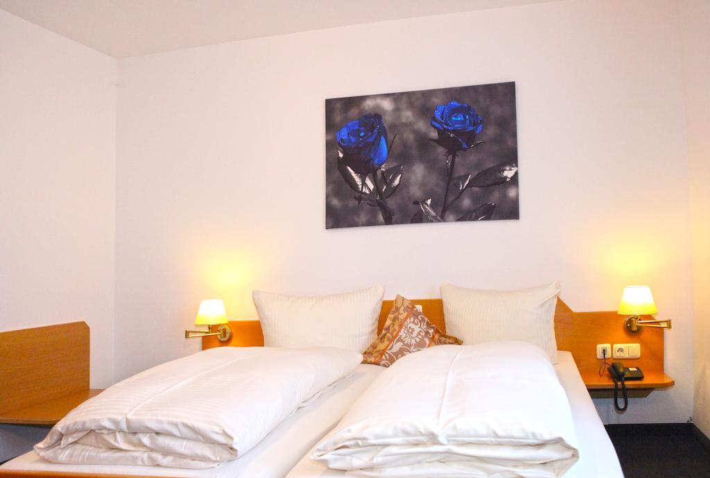 Hotel Am Ostpark Neubiberg Room photo